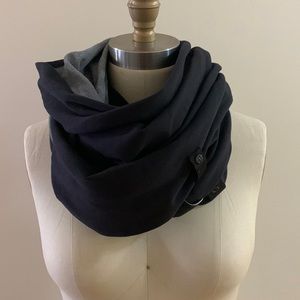 Lululemon Customizable Snap Scarf